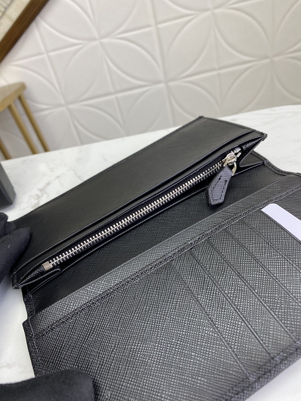 プラダ財布コピー全体デザイン